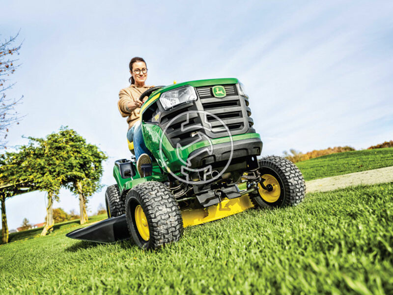 John Deere X107 benzinmotoros fűnyíró traktor