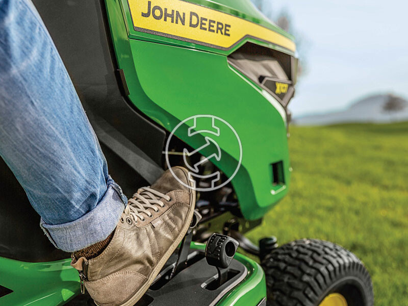 John Deere X107 benzinmotoros fűnyíró traktor