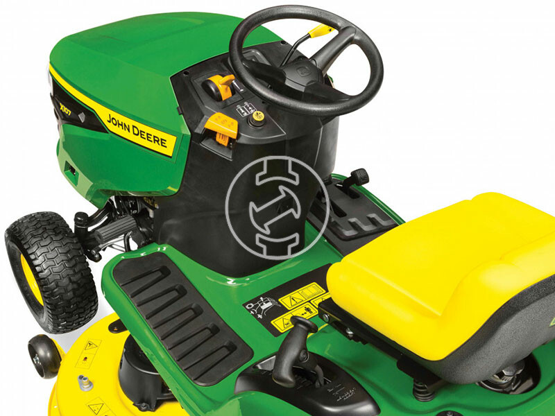 John Deere X107 benzinmotoros fűnyíró traktor