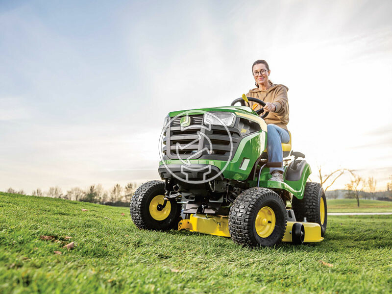 John Deere X107 benzinmotoros fűnyíró traktor