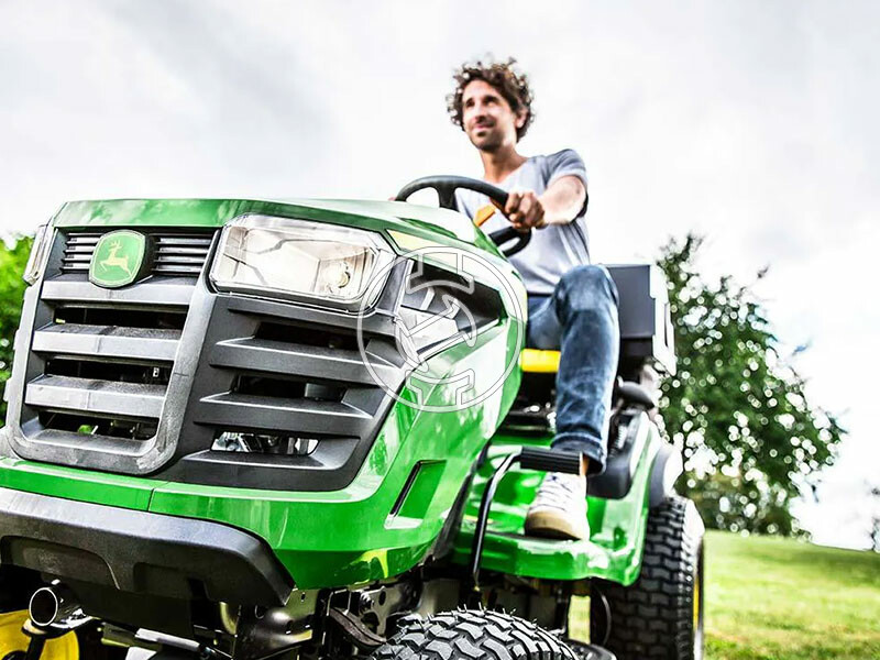 John Deere X127 benzinmotoros fűnyíró traktor