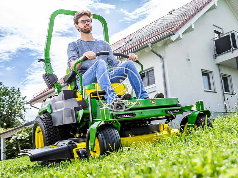 John Deere Z545R benzinmotoros fűnyíró traktor