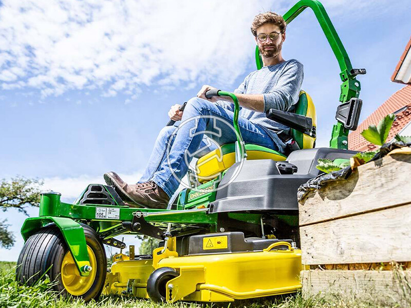 John Deere Z545R benzinmotoros fűnyíró traktor