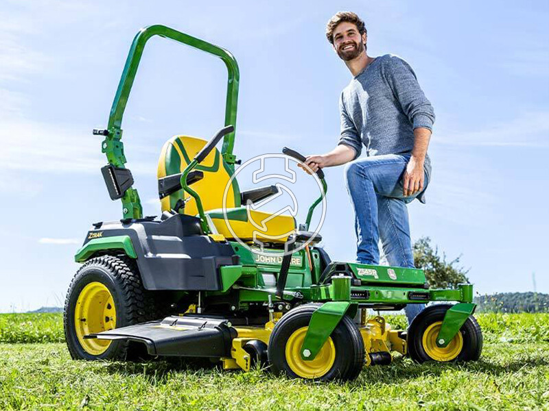 John Deere Z545R benzinmotoros fűnyíró traktor