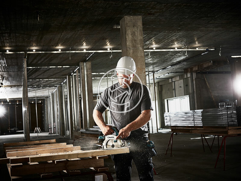 Makita DHS710PT2J akkus körfűrész 18 V | Körfűrészlap 190 mm x 30 mm | Vágás max. 68,5 mm | Szénkefés | 2 x 5 Ah akku + töltő | MakPac-ban