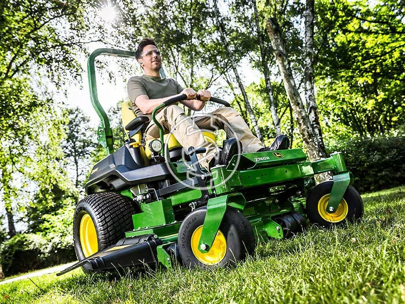 John Deere Z740R benzinmotoros fűnyíró traktor