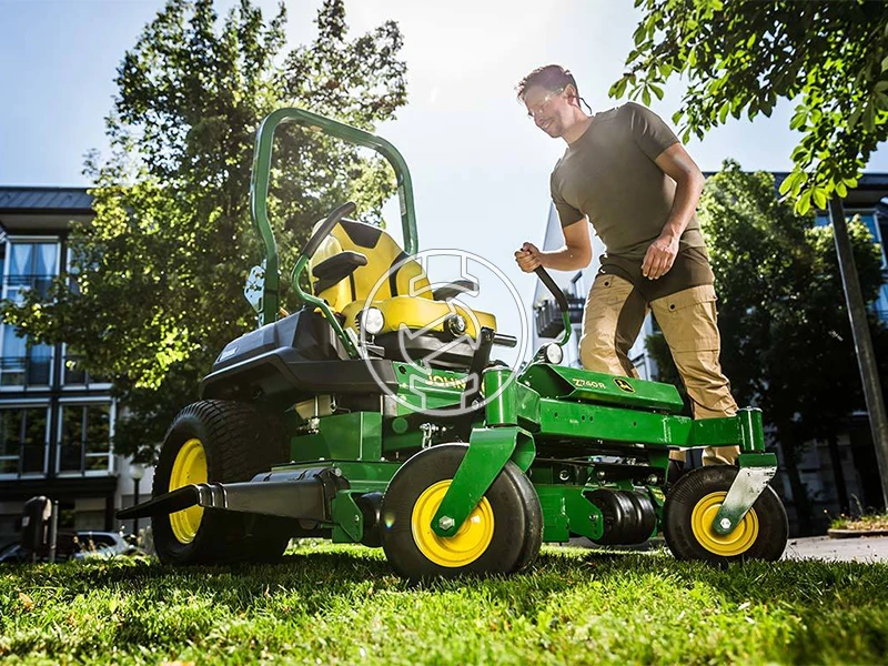 John Deere Z740R benzinmotoros fűnyíró traktor