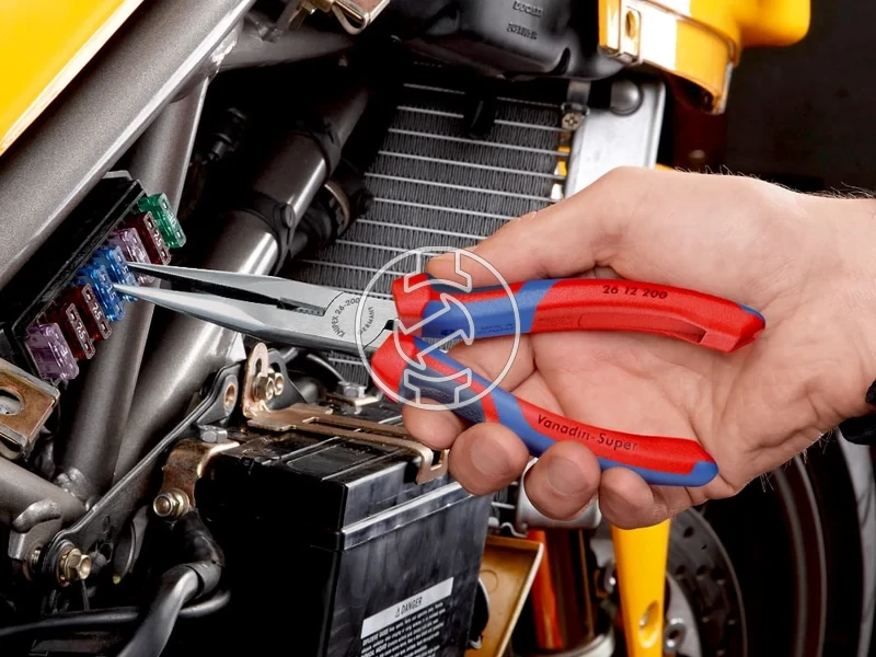 Kép: Long Nose Pliers w Cutter.webp