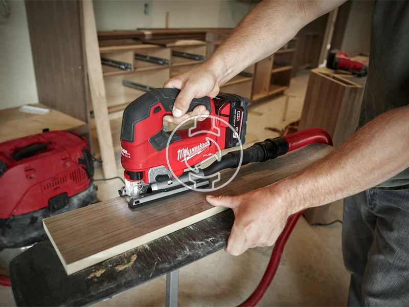 Milwaukee M18FJS-0 akkus dekopírfűrész