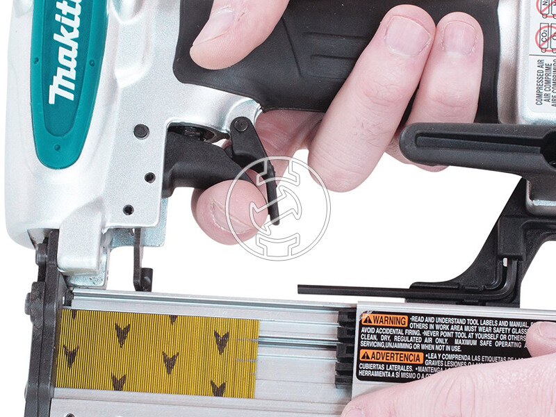Makita AF353 levegős szegbelövő