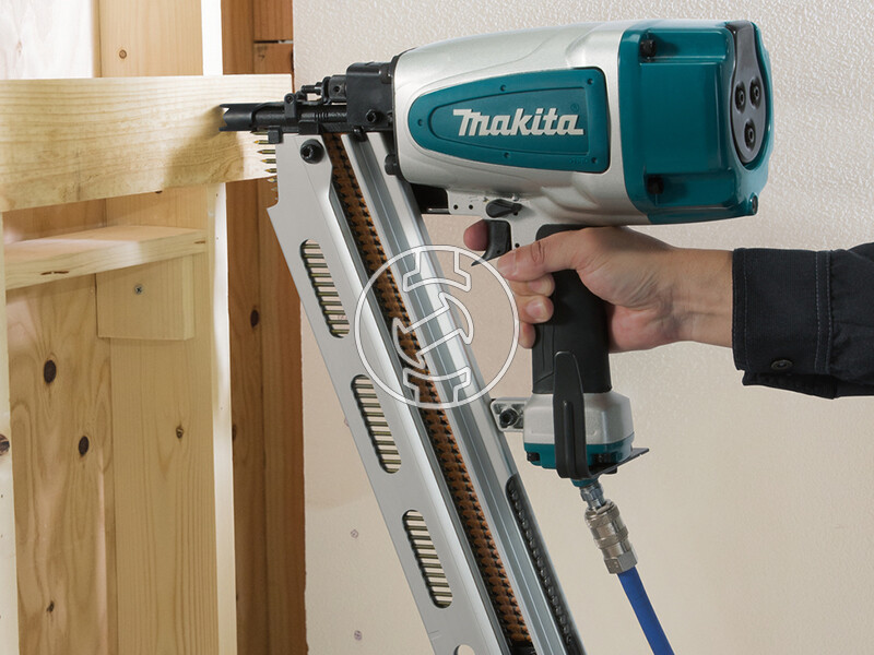 Makita AN924 levegős szegbelövő