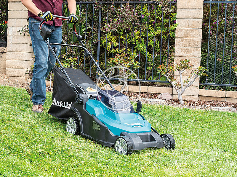 Makita DLM432Z akkus fűnyíró akku és töltő nélkül