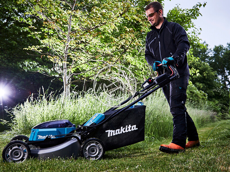 Makita DLM532PT4 akkus önjáró fűnyíró