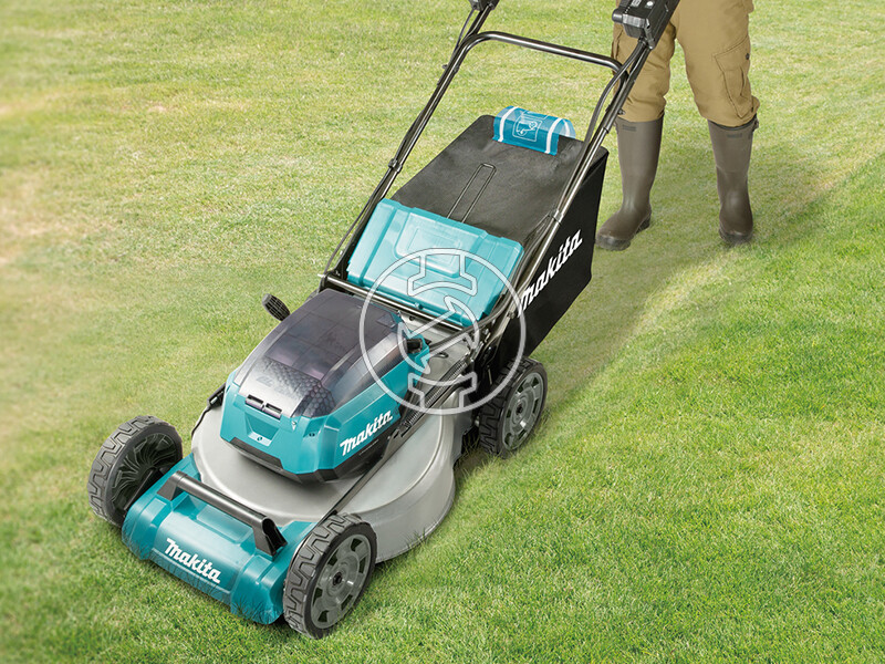 Makita DLM532PT4 akkus önjáró fűnyíró