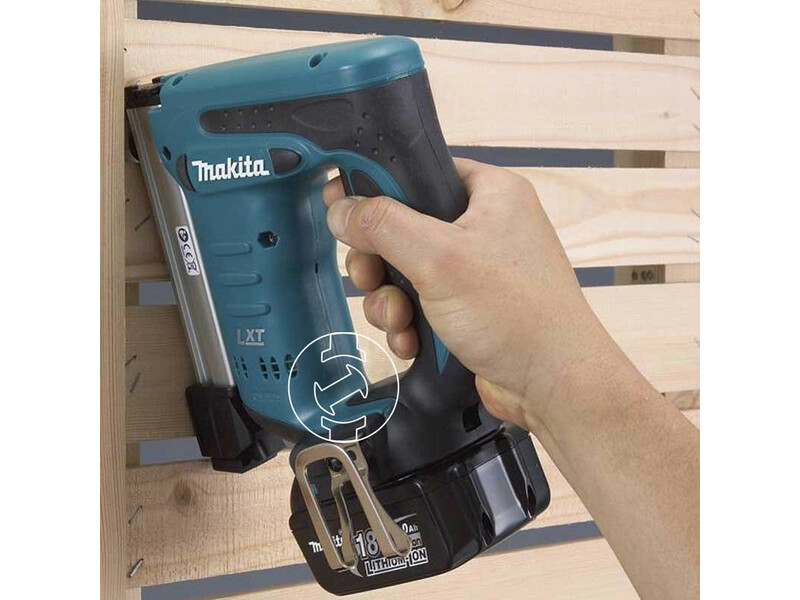 Makita DST221Z