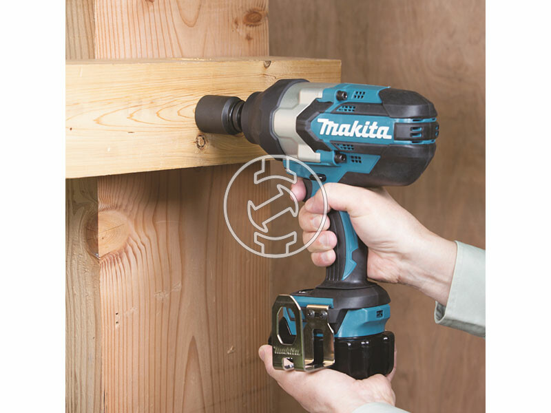 Makita DTW1002Z akkus ütvecsavarozó akku és töltő nélkül