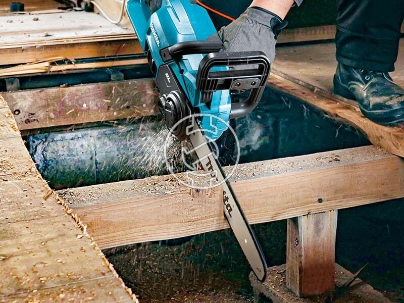 Makita DUC307RT akkus láncfűrész