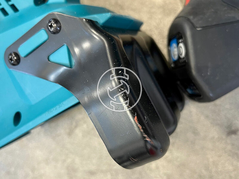 Makita DUR368AZ akkus fűkasza 36 V | 350 mm | Szénkefementes | Akku és töltő nélkül (Értékcsökkent)