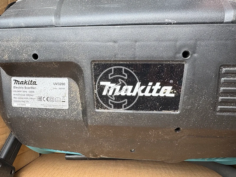 Makita UV3200 elektromos gyepszellőztető (értékcsökkent)