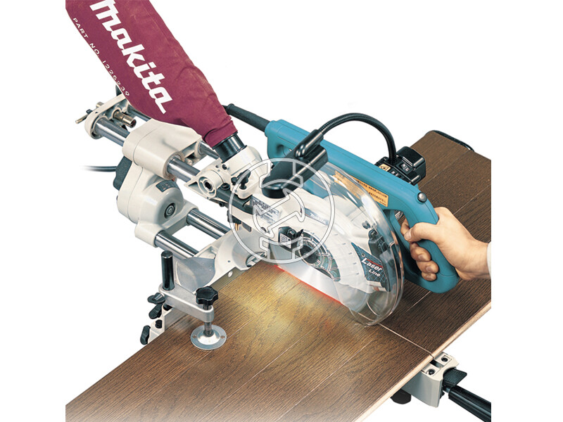 Makita LS0714FLN gérvágó