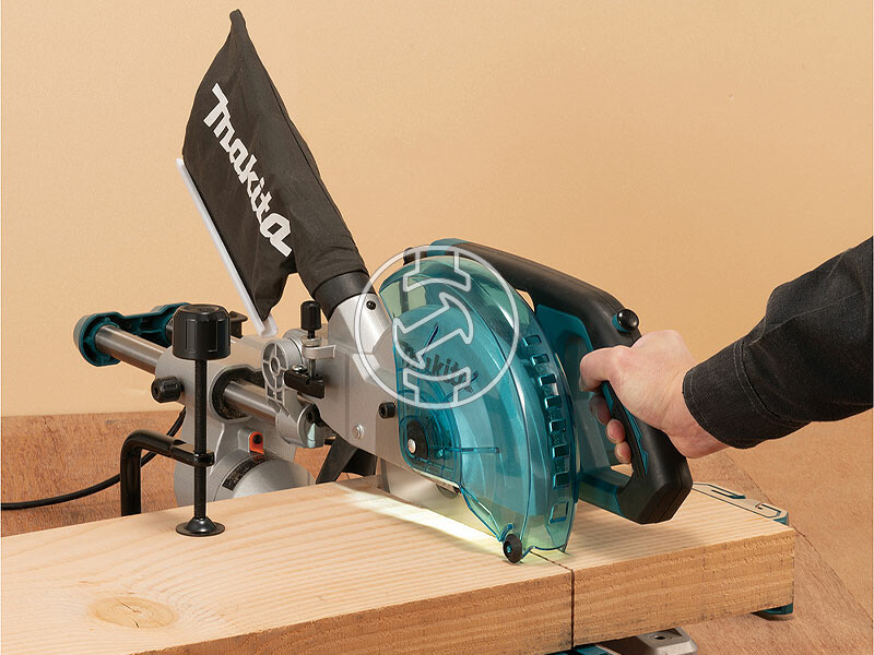 Makita LS0816F elektromos gérvágó 1200 W 216 mm