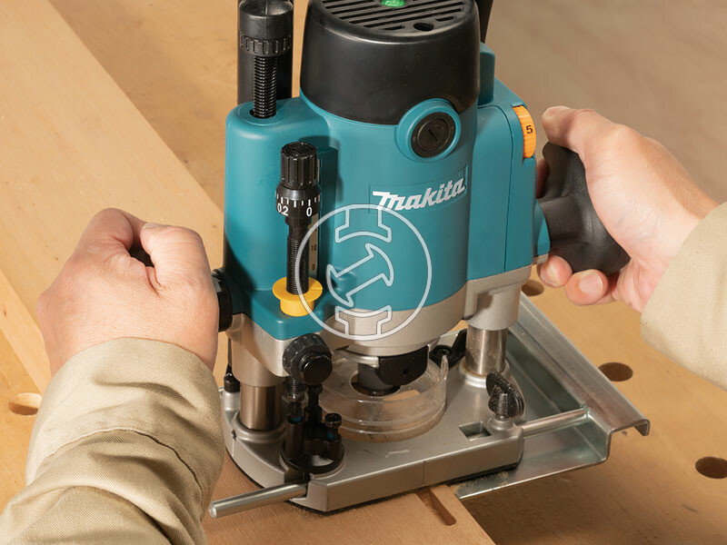 Makita RP1111CJ elektromos felsőmaró