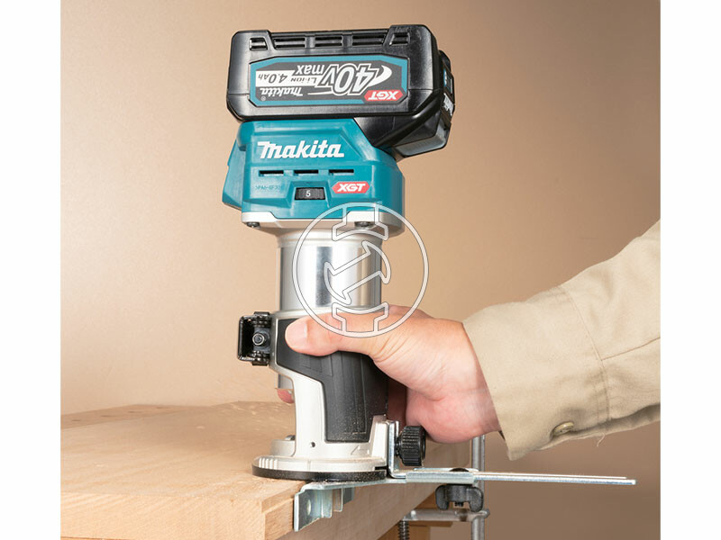 Makita RT001GM202 akkus élmaró
