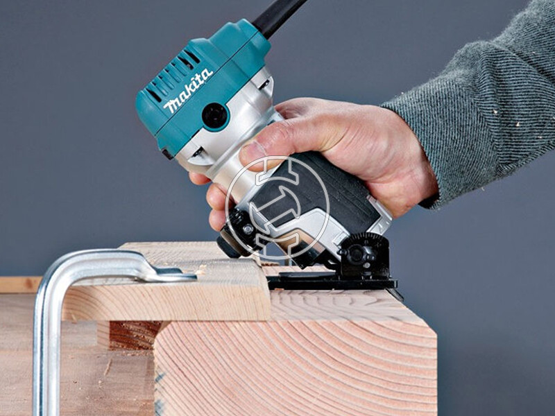 Makita RT0702CX2J elektromos felsőmaró