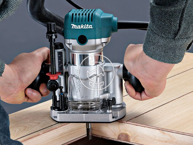 Makita RT0702CX2J elektromos felsőmaró