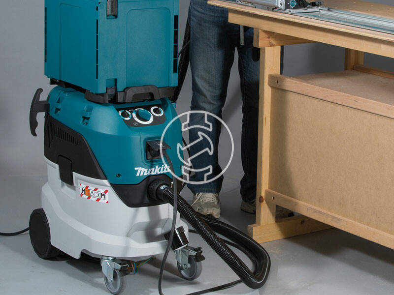 Makita VC4210M száraz-nedves porszívó