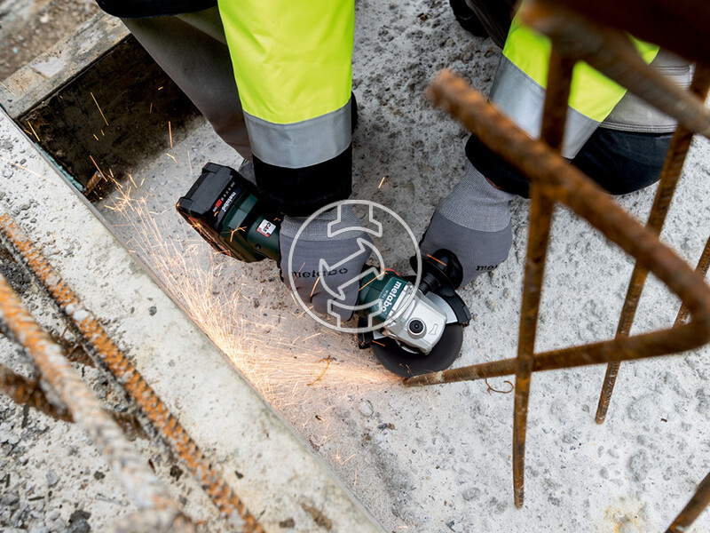 Metabo W 18 L 9-115 akkus sarokcsiszoló metaBOX-ban (akku és töltő nélkül)