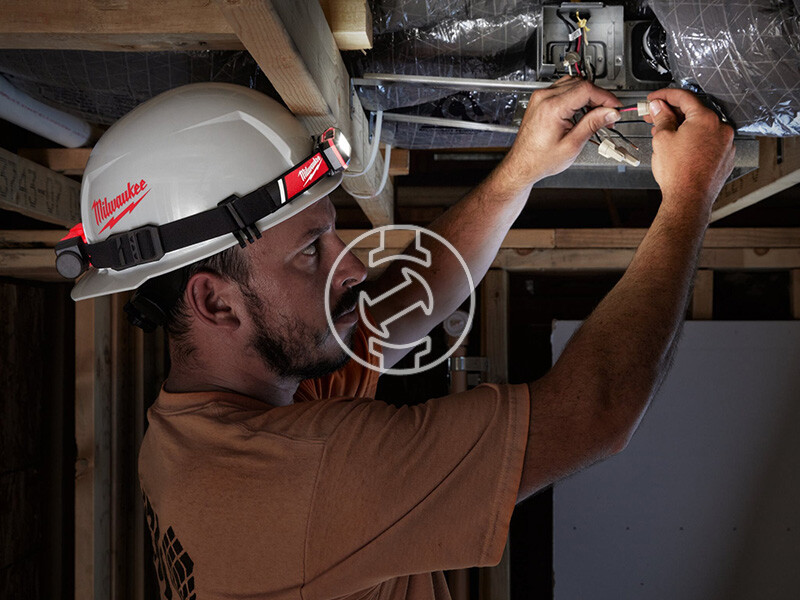 Milwaukee L4HLRP-301 akkus fejlámpa