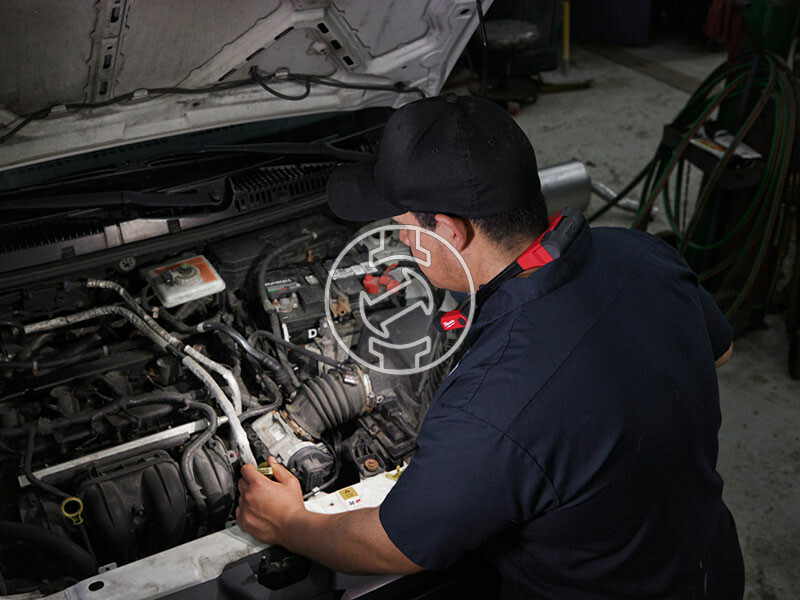 Milwaukee L4NL400-301 akkus fejlámpa