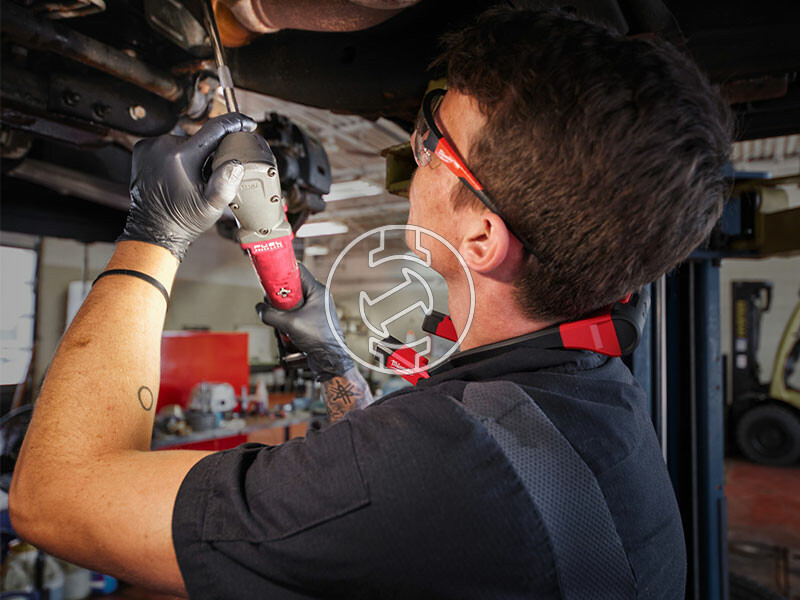 Milwaukee L4NL400-301 akkus fejlámpa