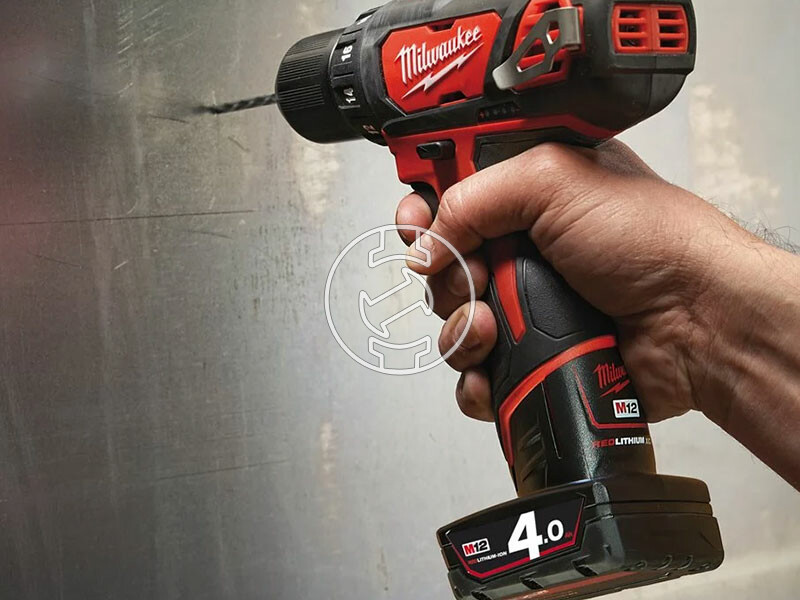 Milwaukee M12 BDD-201C akkus fúrócsavarozó