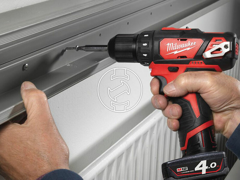 Milwaukee M12 BDD-201C akkus fúrócsavarozó