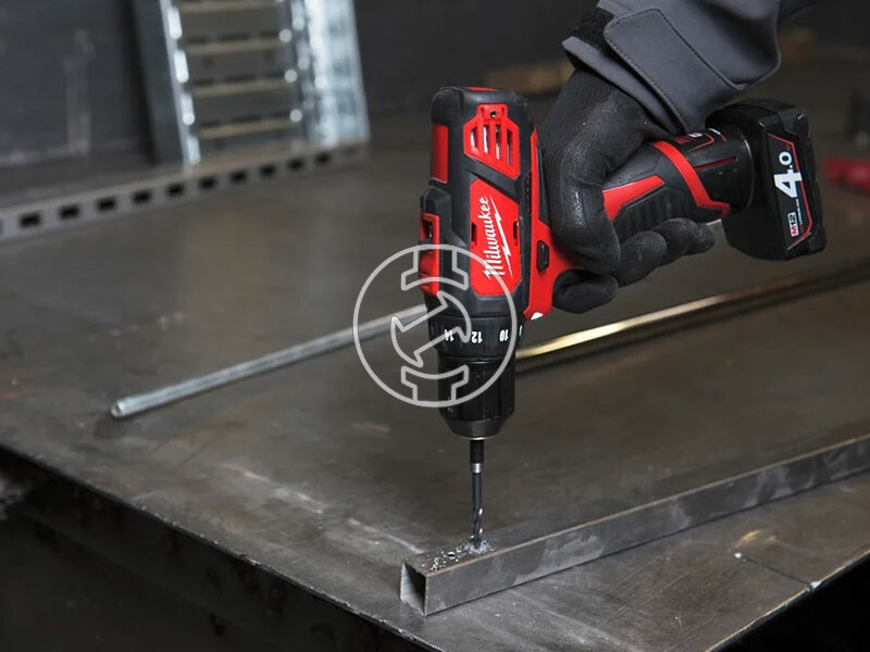 Milwaukee M12 BDD-201C akkus fúrócsavarozó