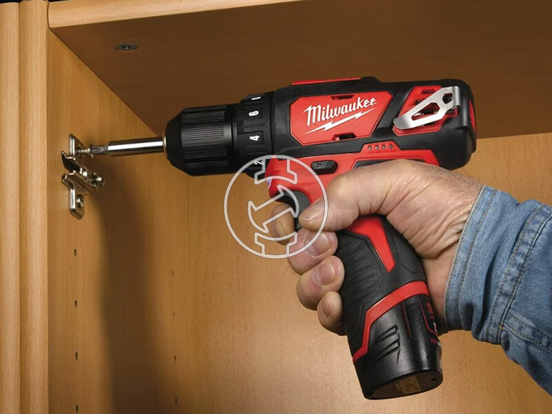 Milwaukee M12 BDD-201C akkus fúrócsavarozó