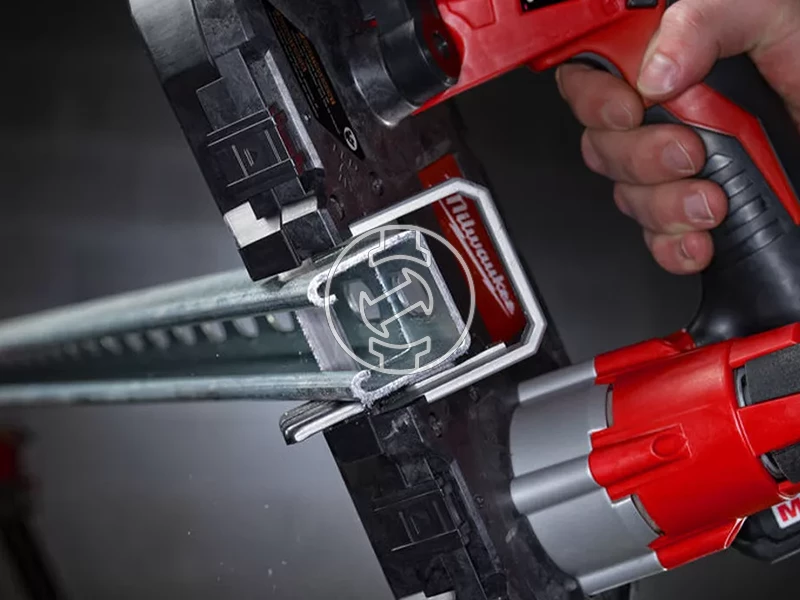 Milwaukee M12 BS-0 akkus kézi szalagfűrész 12 V | Fűrészszalag 686 mm x 13 mm x 0,5 mm | Szénkefés | Akku és töltő nélkül | Kartondobozban