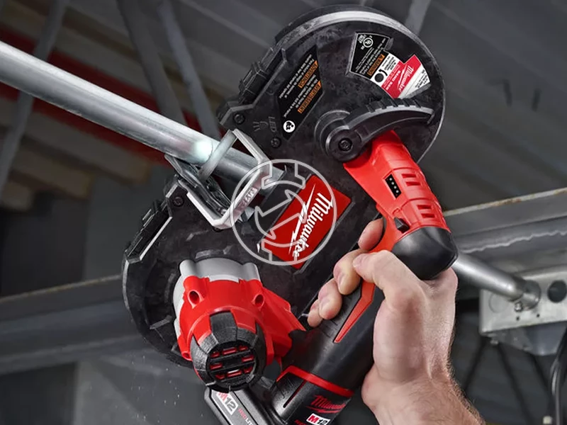 Milwaukee M12 BS-0 akkus kézi szalagfűrész 12 V | Fűrészszalag 686 mm x 13 mm x 0,5 mm | Szénkefés | Akku és töltő nélkül | Kartondobozban