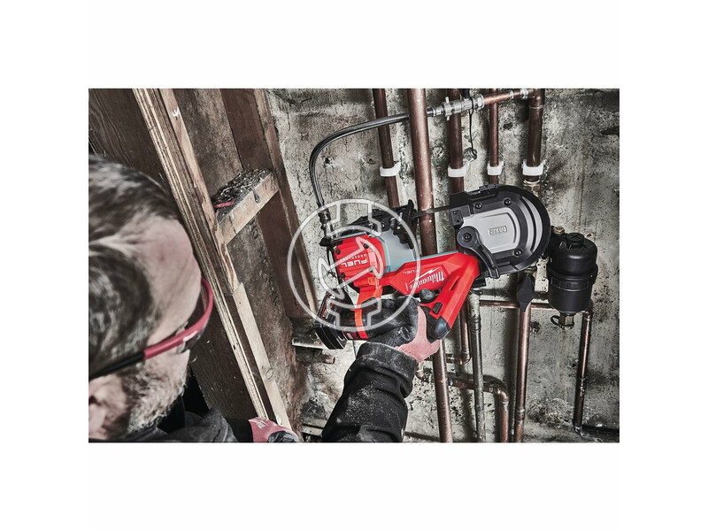 milwaukee_m12_fbs64_402c_fuel_akkus_szenkefe_nelkuli_szalagfuresz_2_x_40_ah_li_ion_akkuval_7.jpg 4933478441