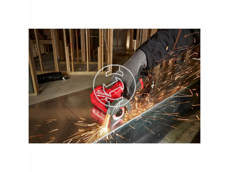 4933464619 milwaukee_m12_fcot_422x_fuel_akkus_szuperkompakt_vagoszerszam_1_x_20_ah_es_1_x_40_ah_li_ion_akkuval_12