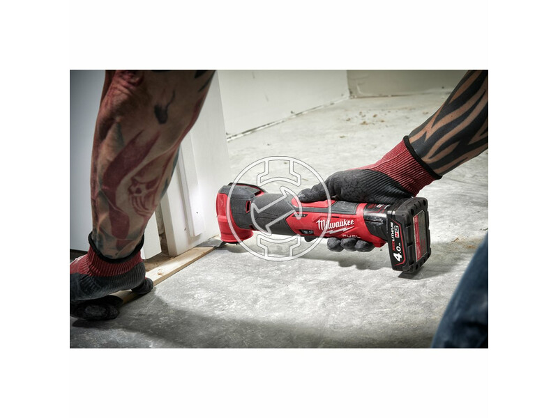 milwaukee_m12_fmt_422x_fuel_akkus_szenkefe_nelkuli_multitool_1_x_20_ah_es_1_x_40_ah_li_ion_akkuval_5.jpg 4933472239