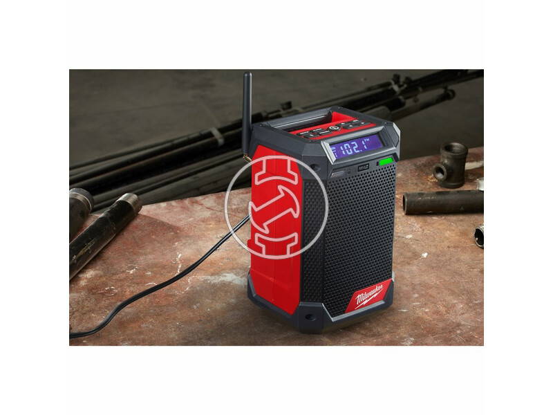 milwaukee_m12_rcdab_0_fuel_akkus_radiotolto_dab_akku_es_tolto_nelkul_18.jpg 4933472114