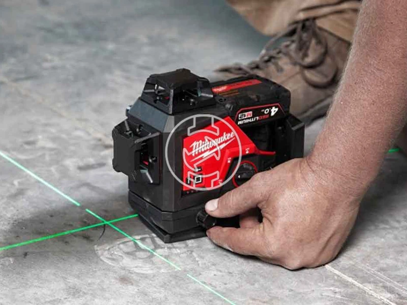 Milwaukee M123PLKIT-401P Zöld vonallézer Hatósugár jelfogóval: 0 - 100 m | 1 x 4 Ah akku + töltő | Packout kofferben