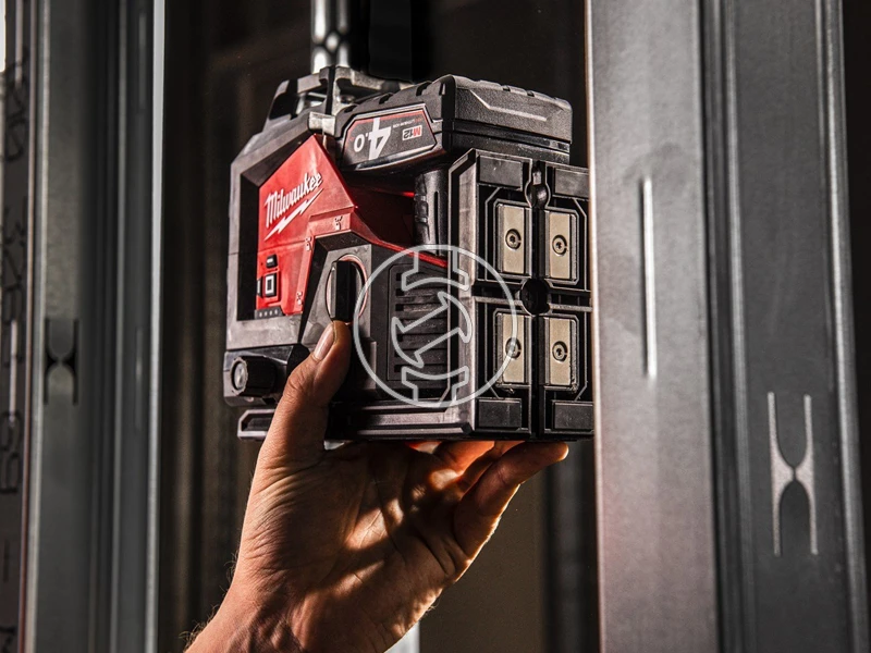 Milwaukee M123PLKIT-401P Zöld vonallézer Hatósugár jelfogóval: 0 - 100 m | 1 x 4 Ah akku + töltő | Packout kofferben