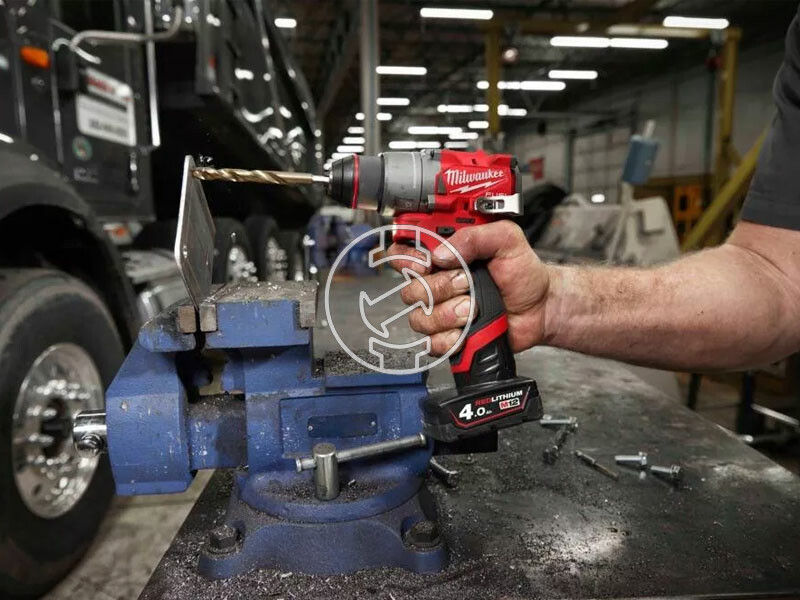 Milwaukee M12FDD2-402X akkus fúrócsavarozó tokmányos