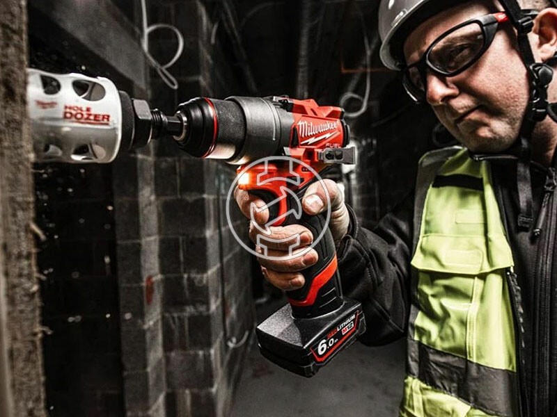 Milwaukee M12FDD2-602X akkus fúrócsavarozó tokmányos