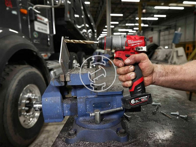 Milwaukee M12FDD2-602X akkus fúrócsavarozó tokmányos