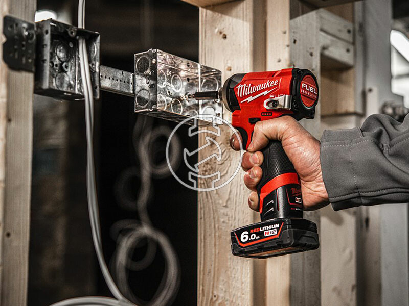 Milwaukee M12FID2-0 akkus ütvecsavarozó bitbefogással